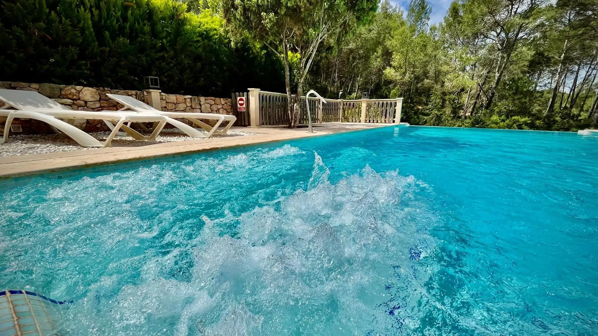 Apartamentos Pinosol Santa Eularia des Riu